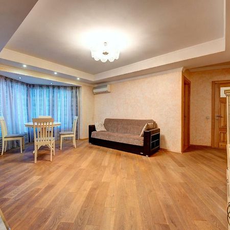קייב Apartments Near The Shopping Center Gulliver מראה חיצוני תמונה