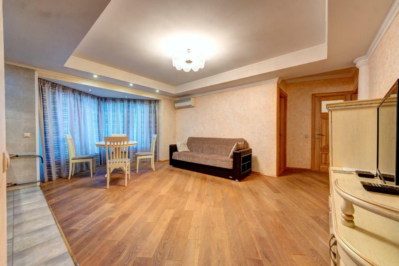 קייב Apartments Near The Shopping Center Gulliver מראה חיצוני תמונה
