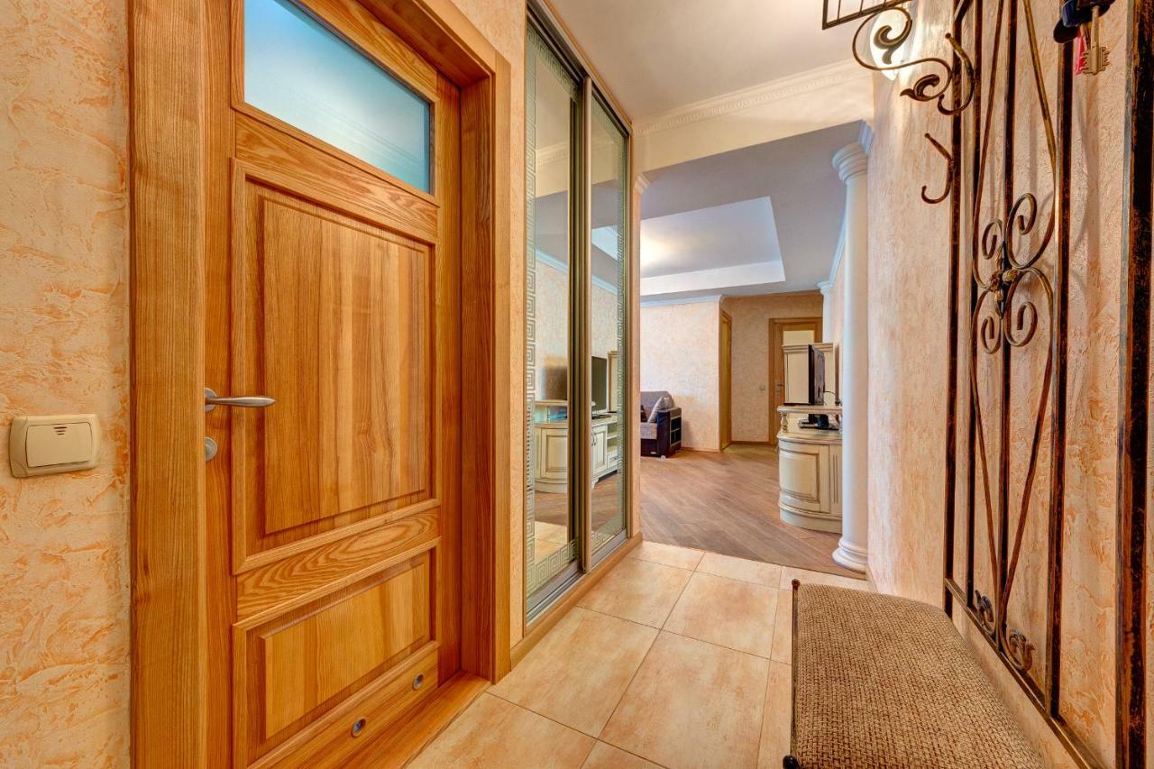 קייב Apartments Near The Shopping Center Gulliver מראה חיצוני תמונה