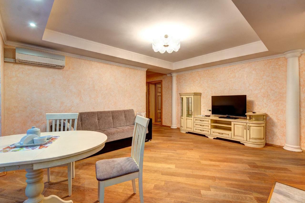 קייב Apartments Near The Shopping Center Gulliver מראה חיצוני תמונה
